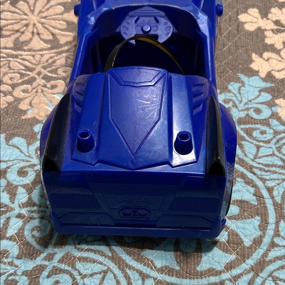 Batman Blue and Black Toy Car with Joker Figure and Batman Figure - Picture 6 of 16
